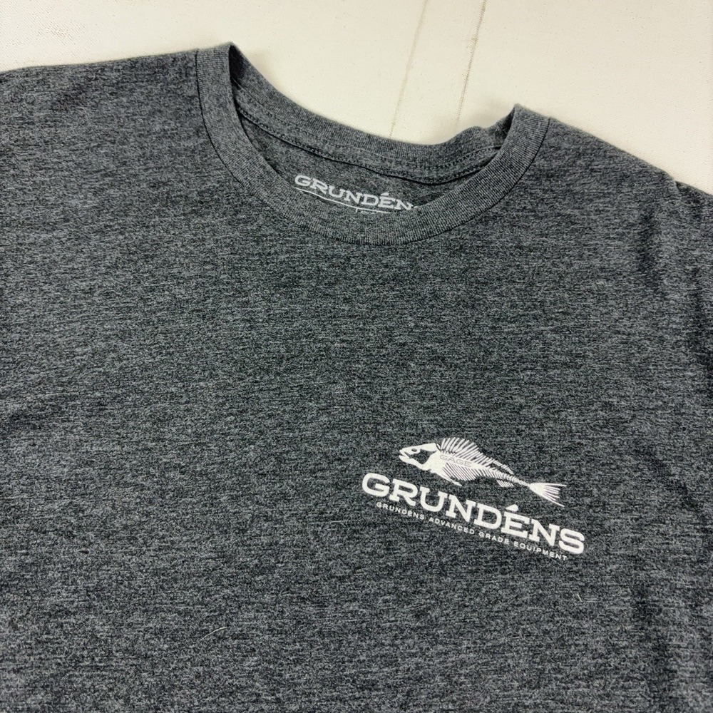 Grundéns Shirt Mens M Gray Fish Skeleton Logo Graphic Tee Tagless Jersey